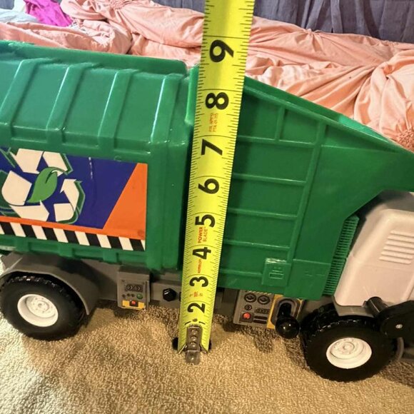 Funrise plastic battery operated Bulldozer - Picture 8 of 9